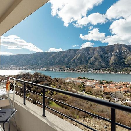 Lana Sea View Apartment Kotor Exteriör bild