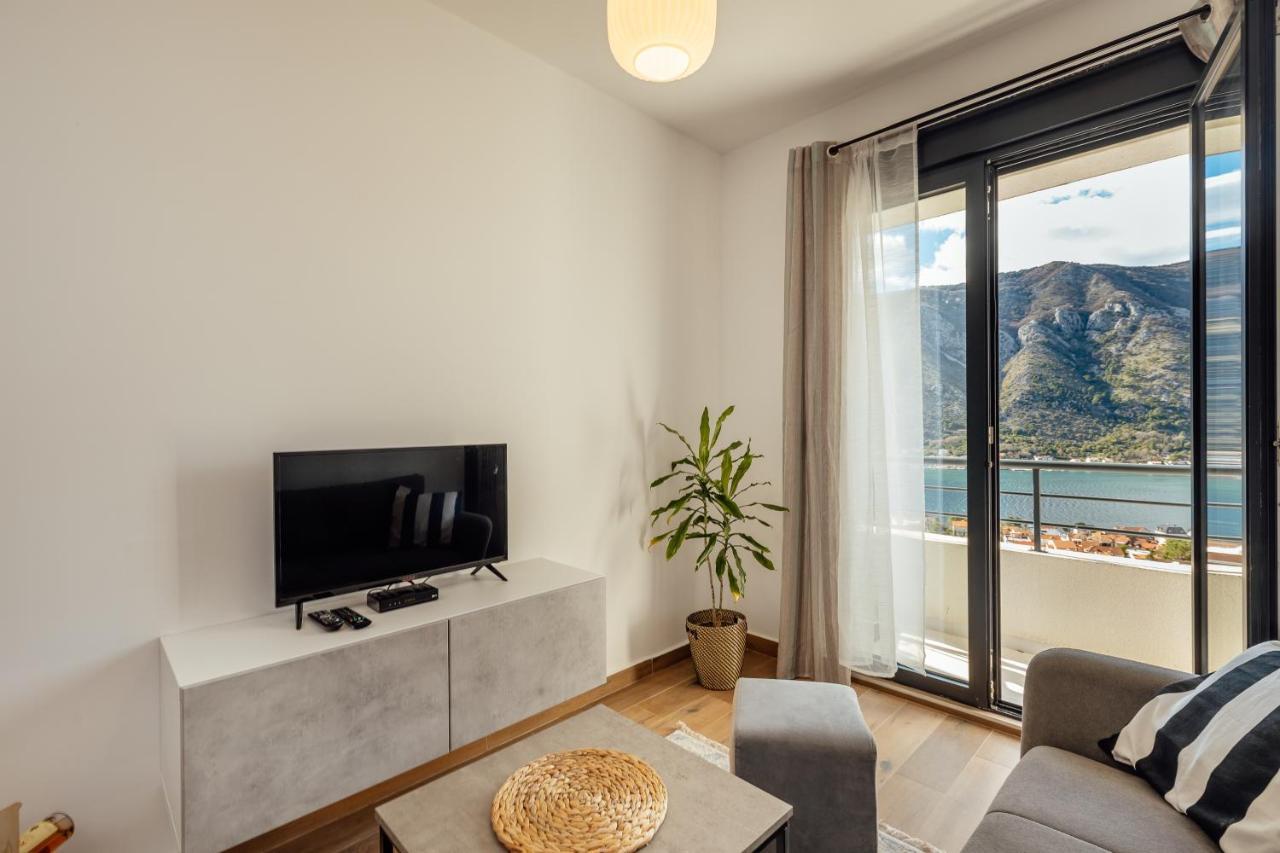 Lana Sea View Apartment Kotor Exteriör bild
