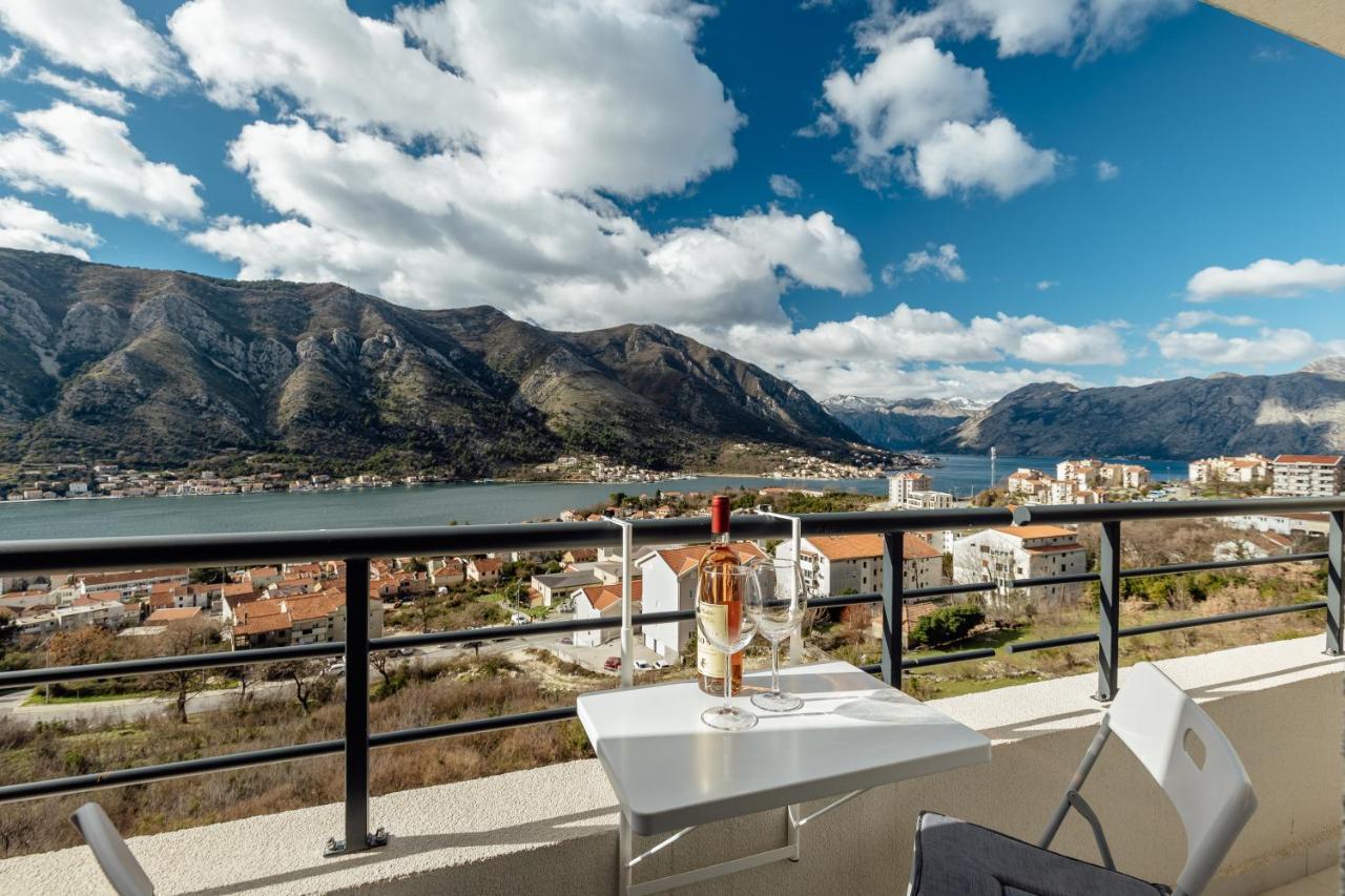 Lana Sea View Apartment Kotor Exteriör bild