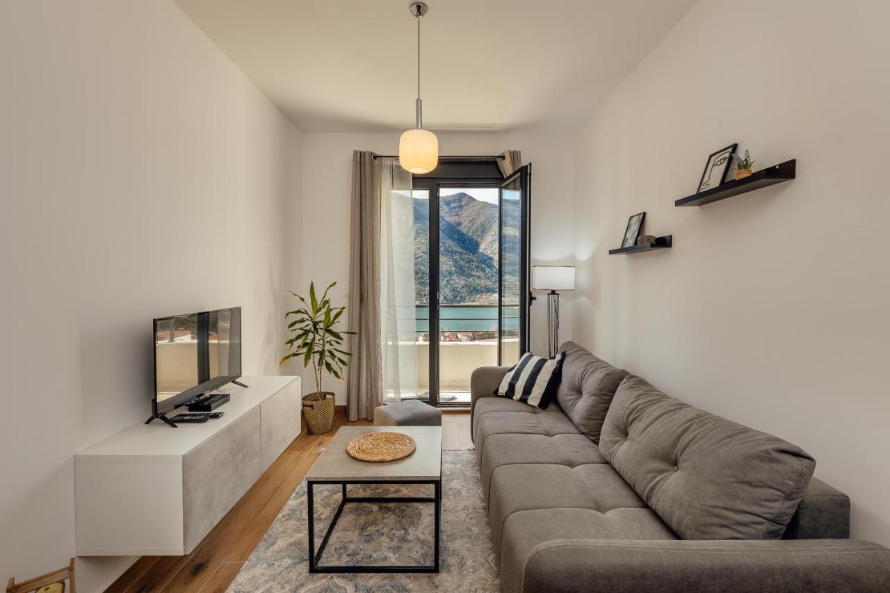 Lana Sea View Apartment Kotor Exteriör bild