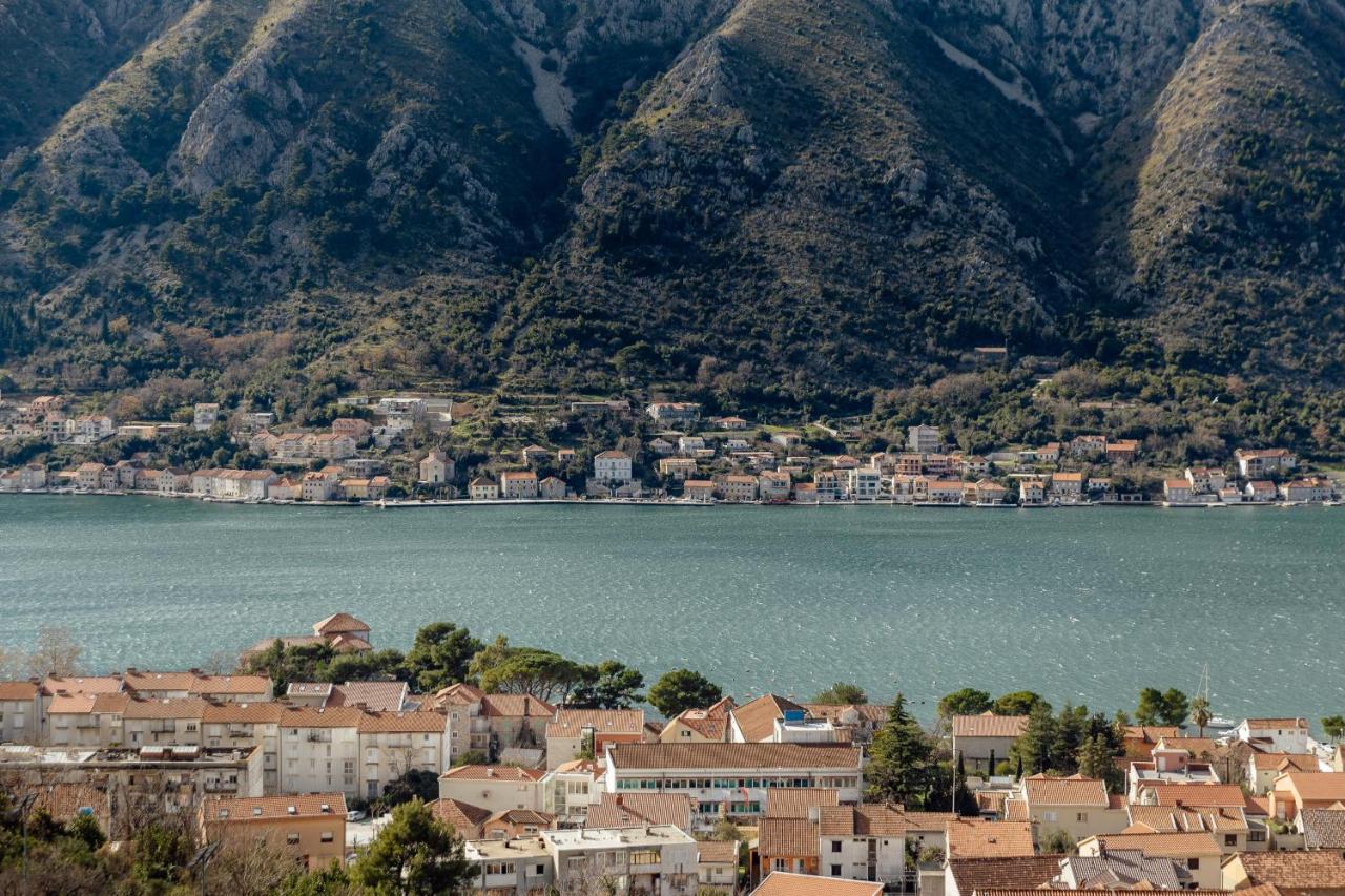 Lana Sea View Apartment Kotor Exteriör bild